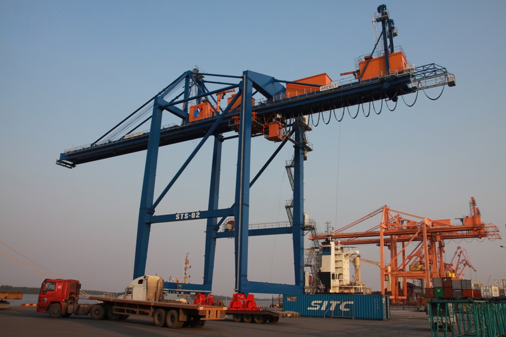 Chế tạo và lắp đặt 2 cẩu QC Crane tại cảng Đình Vũ Hải Phòng Chế tạo và lắp đặt 2 cẩu QC Crane tại cảng Đình Vũ Hải Phòng