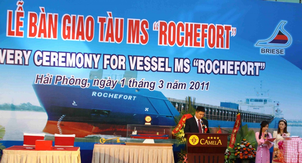 TGD - phat bieu (giao tau Rochefort).jpg